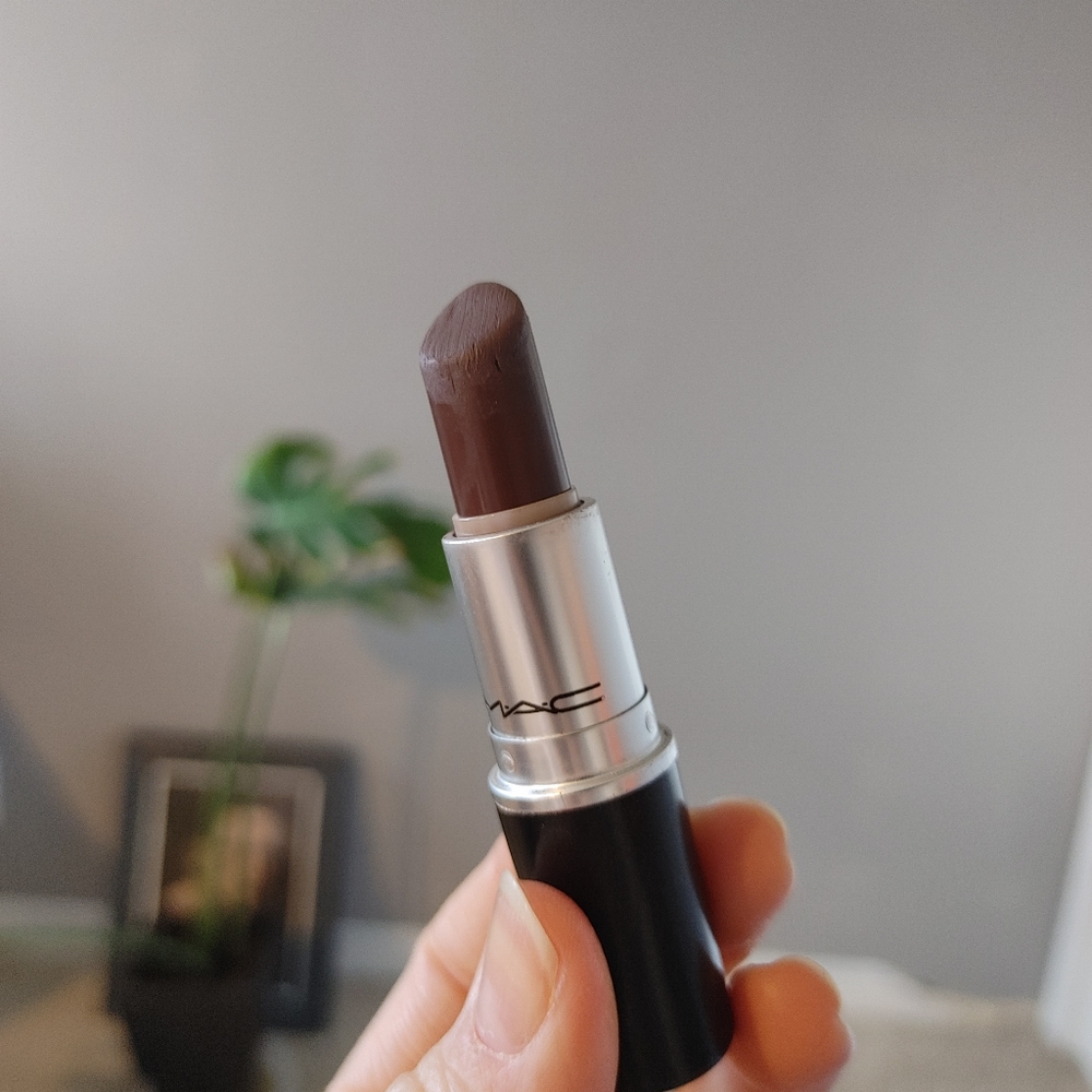 Mac Lipstick color: Deep Rooted *discontinued*
